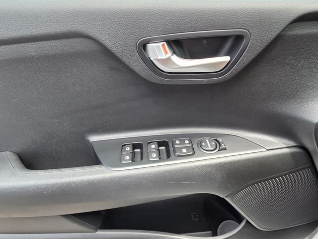 Used 2022 Silver Kia S image 17