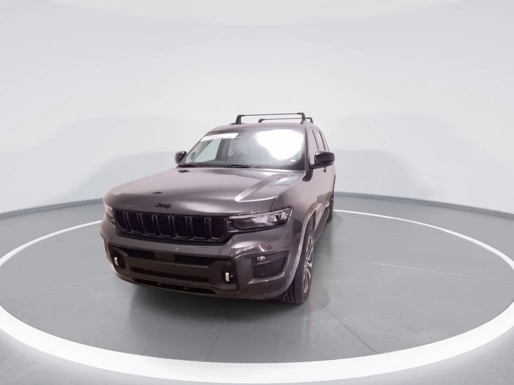 Used 2022 Gray Jeep Overland image 7