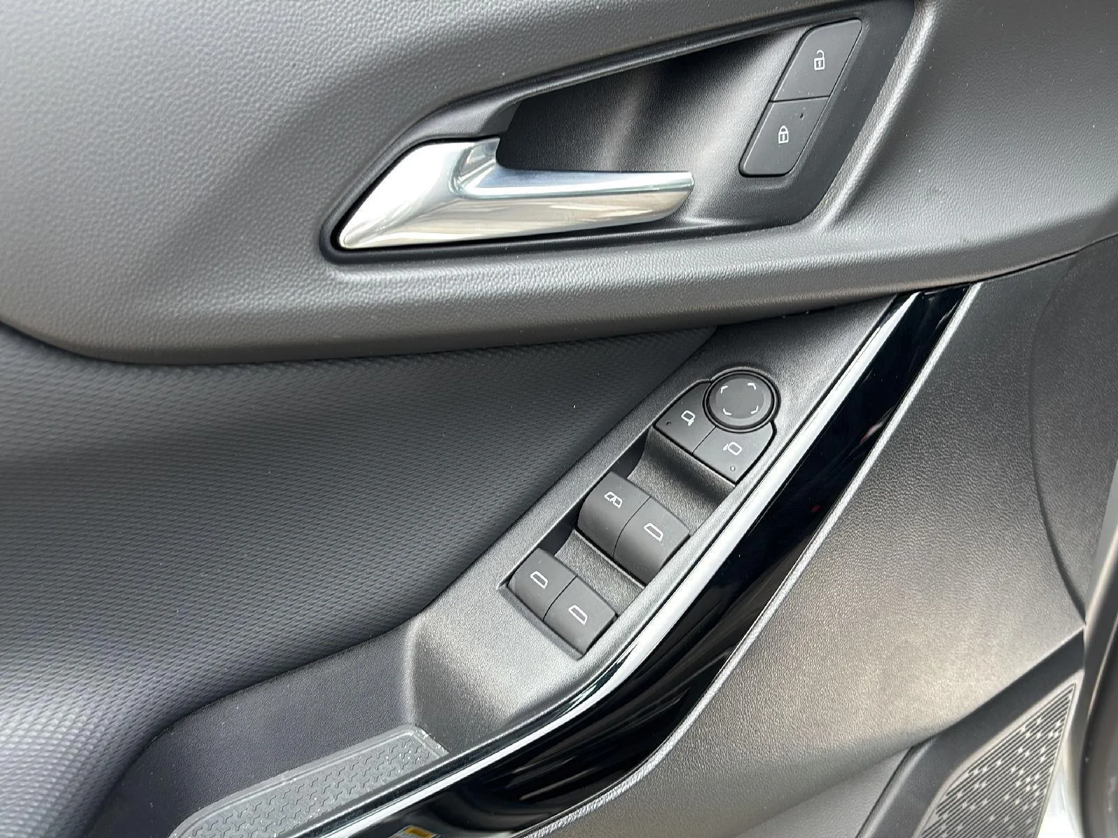 Used 2025 Sterling Gray Metallic Chevrolet LT image 23