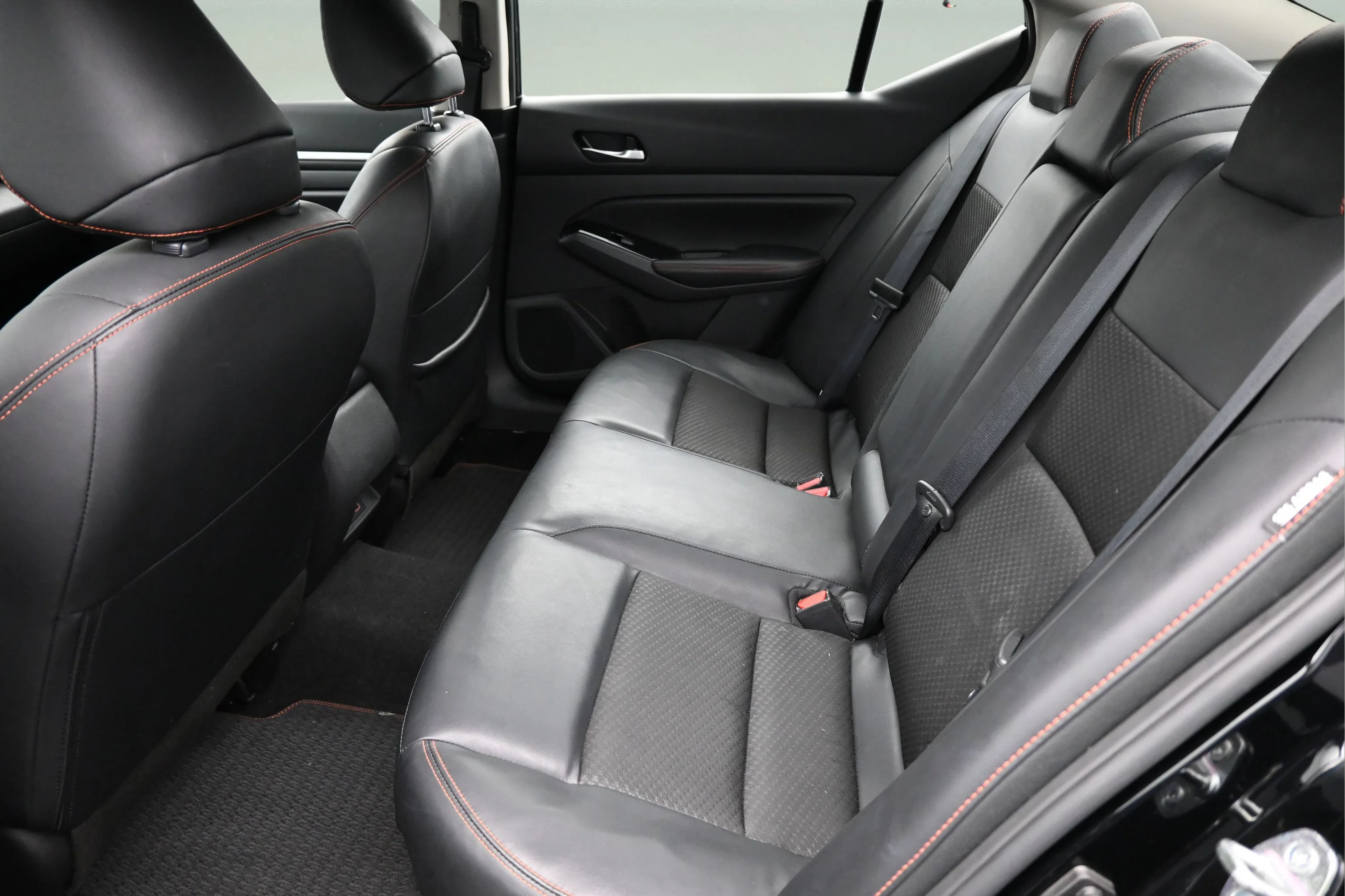 Used 2025 Super Black Nissan SR image 16