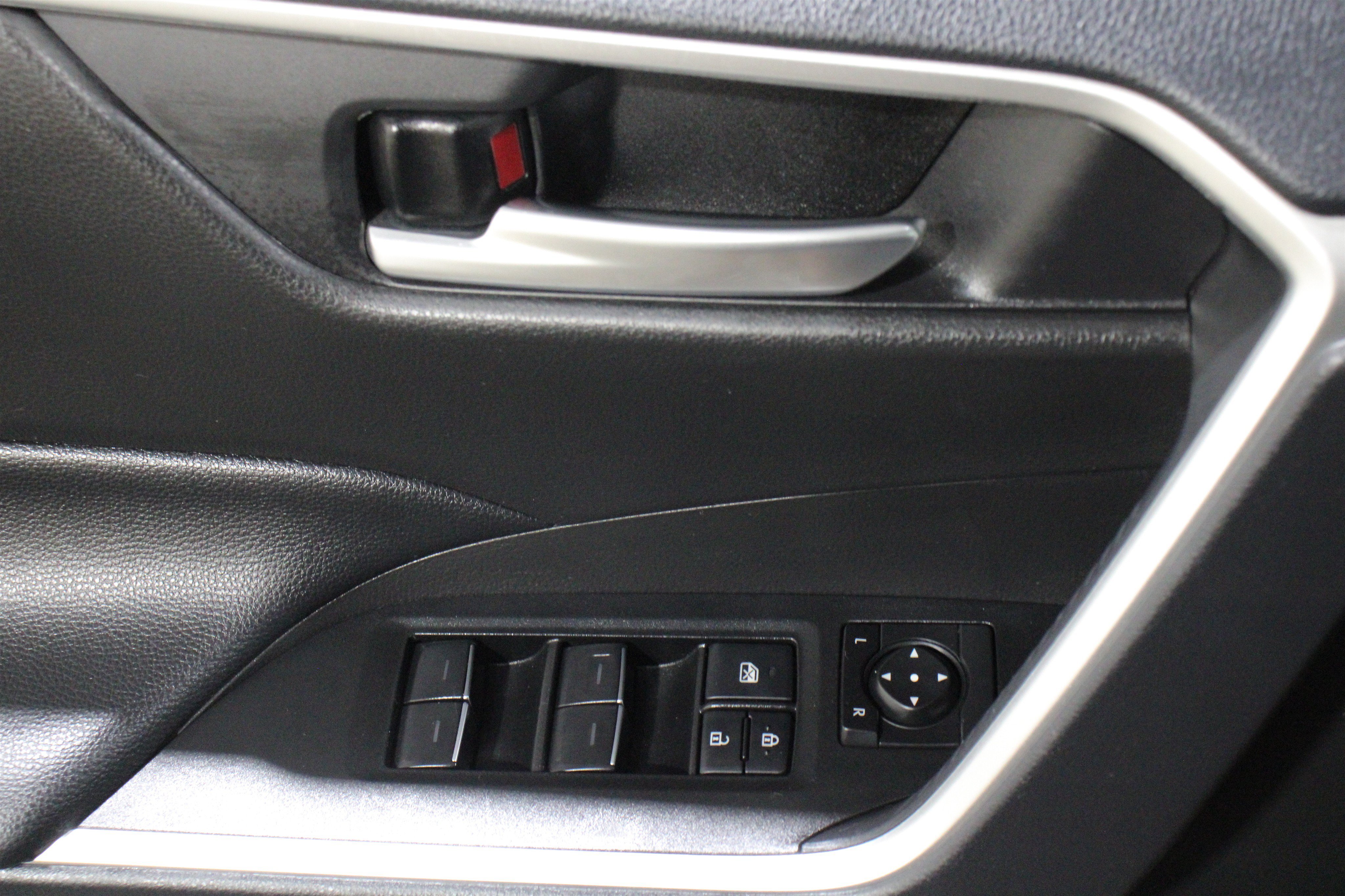 Used 2025 Magnetic Gray Metallic Toyota Hybrid XLE image 7