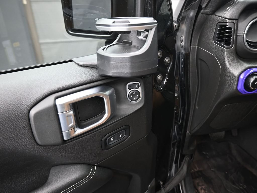 Used 2022 Black Jeep Unlimited Sahara image 13