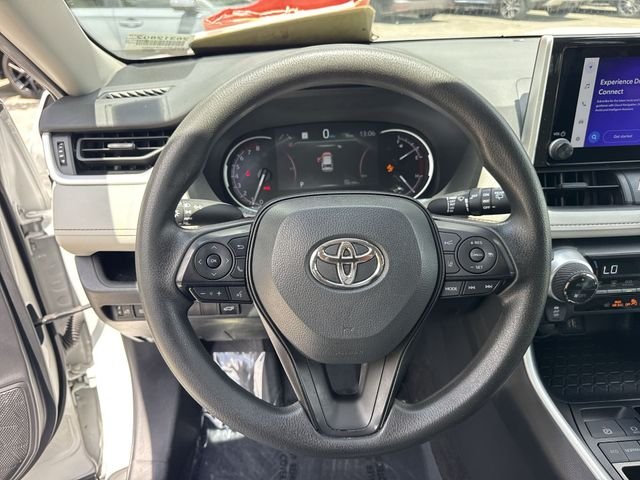 2024 Toyota RAV4 XLE - Photo 14