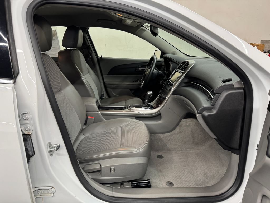 Used 2013 White Chevrolet LT image 26