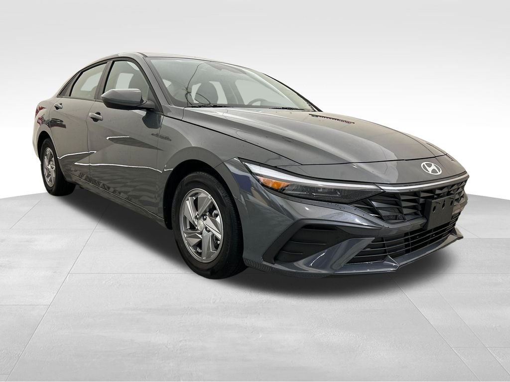 Certified Used 2025 Gray Hyundai SE image 7