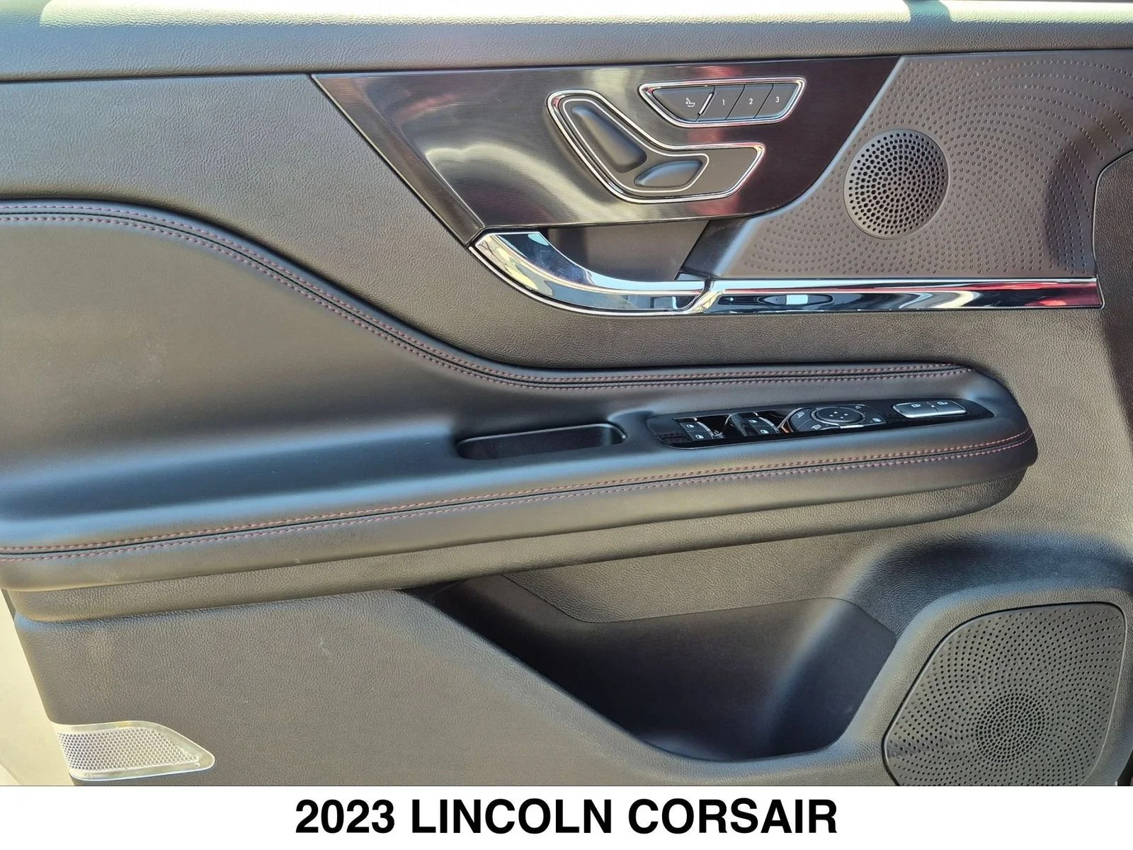 Used 2023 Silver Lincoln Reserve image 10