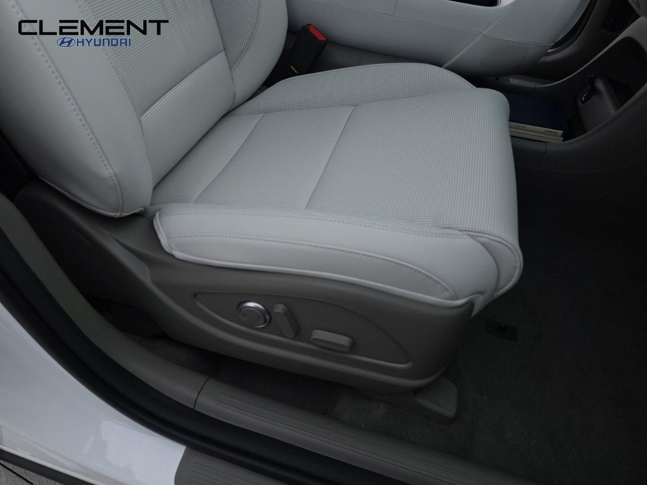 New 2026 White Hyundai SEL AWD image 31