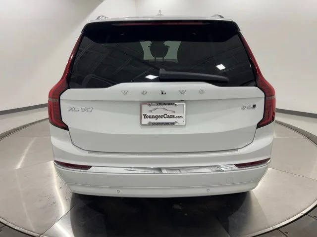 New 2026 Crystal White Volvo Plus image 4