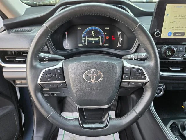 Used 2024 White Toyota XLE image 32