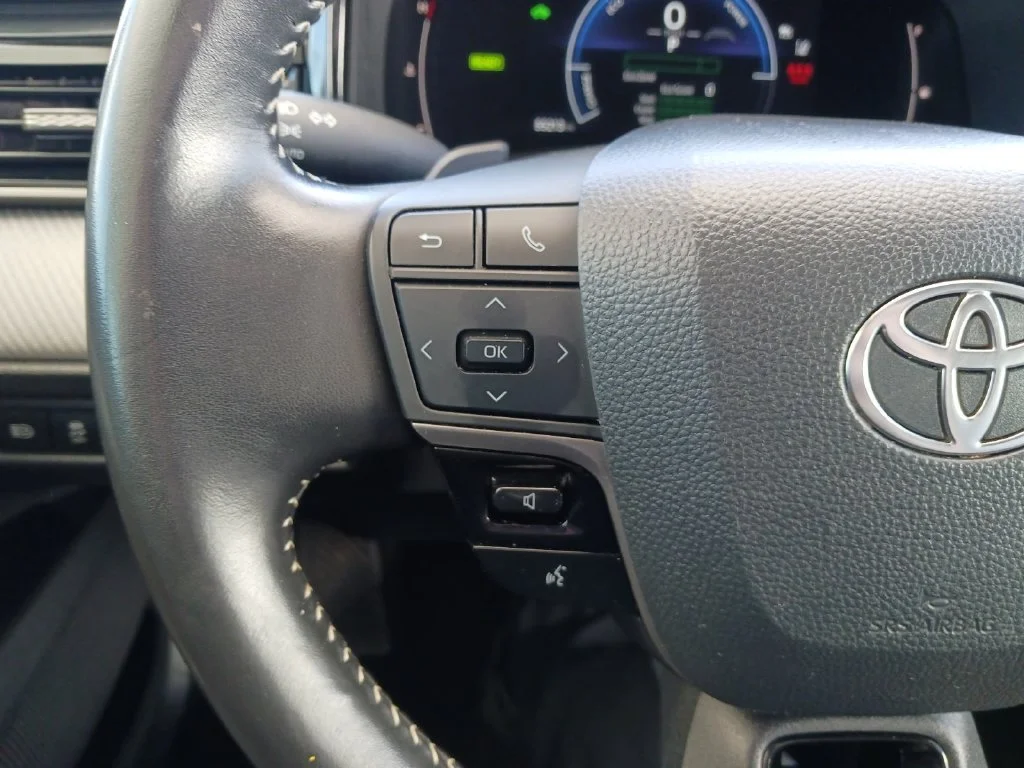 Used 2025 White Toyota SE image 33