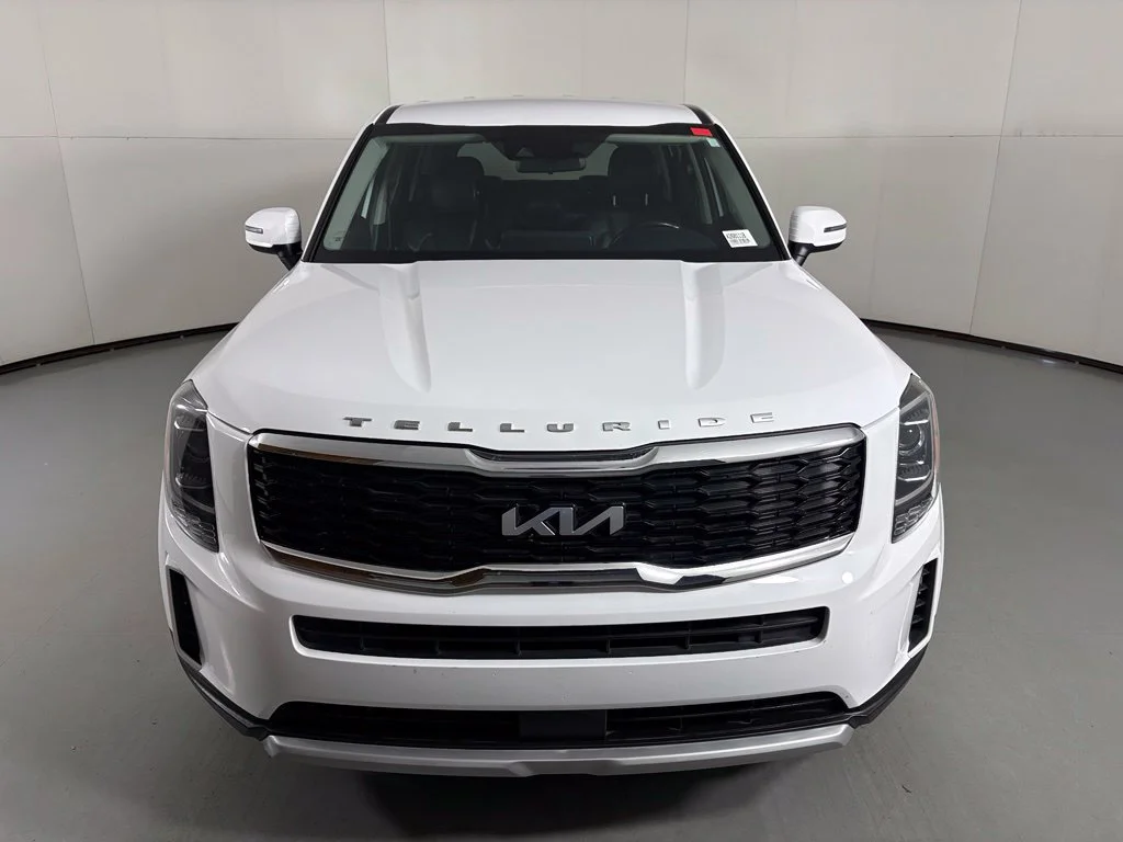 Used 2022 White Kia LX image 3