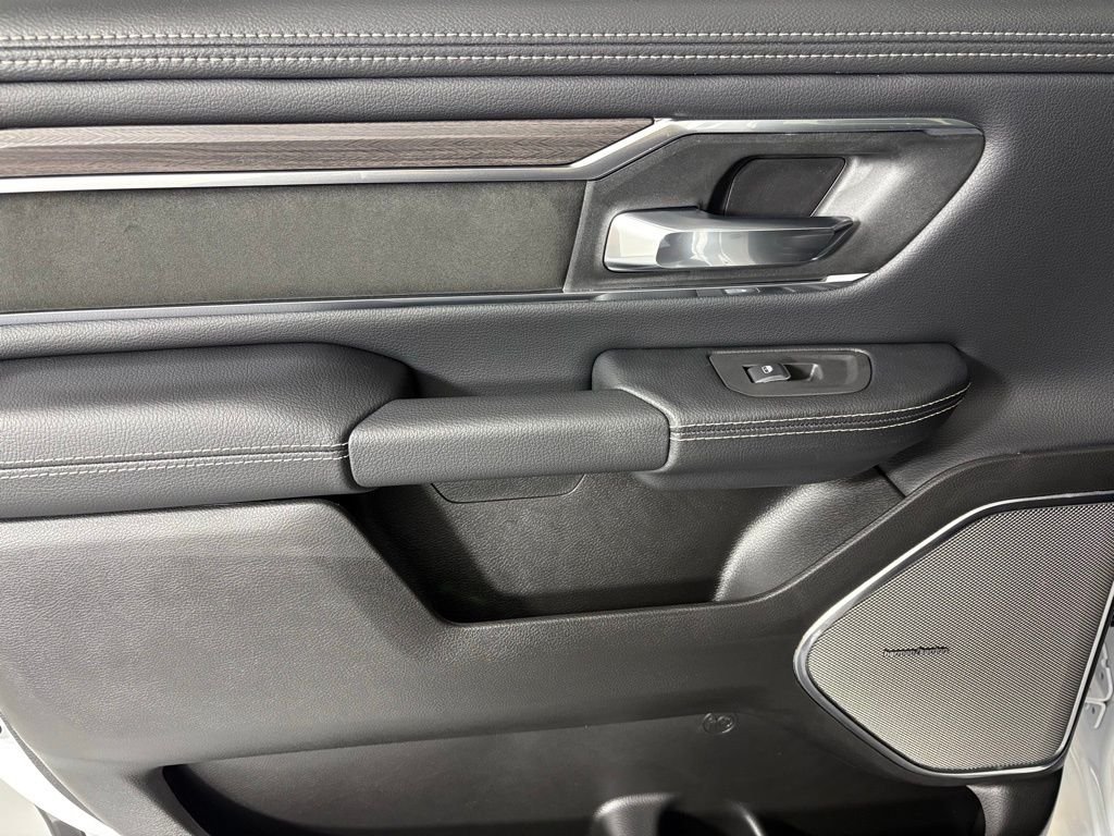 New 2026 Granite Crystal Metallic Clear-Coat Exterior Paint RAM Laramie image 36