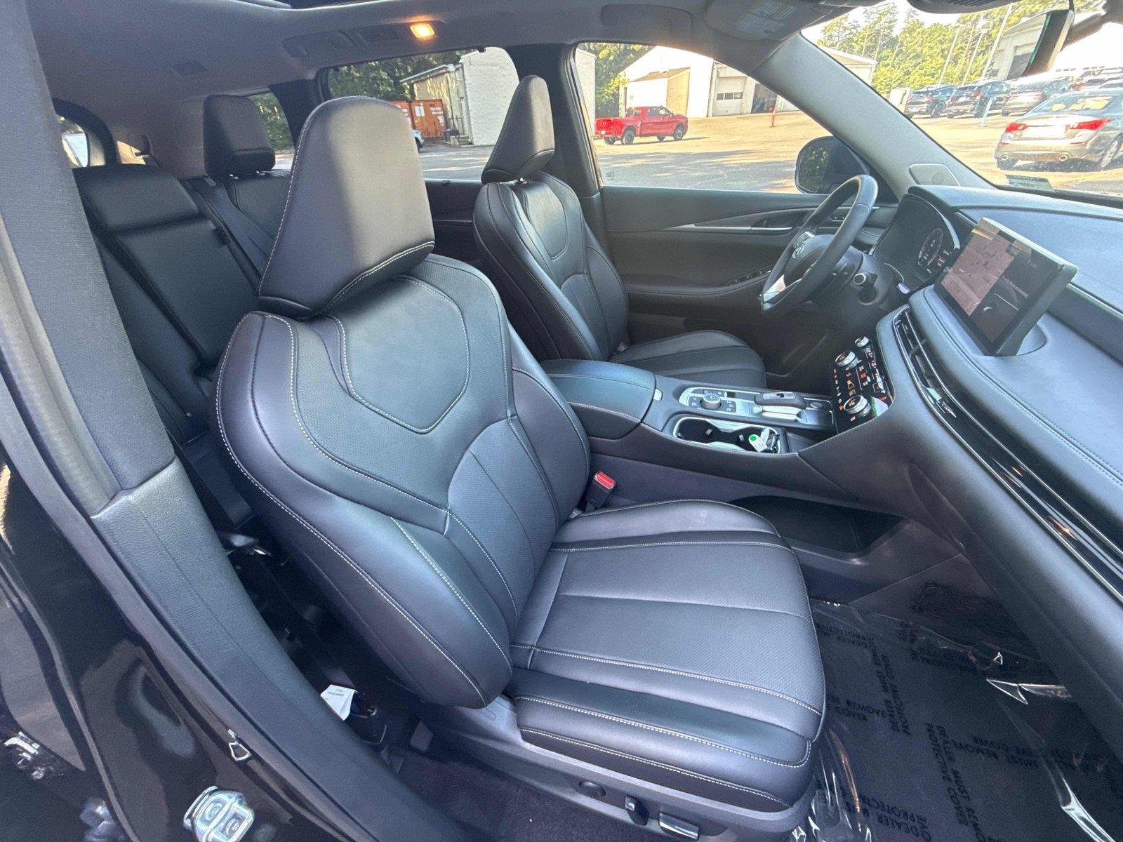 Used 2025 Mineral Black INFINITI LUXE image 26