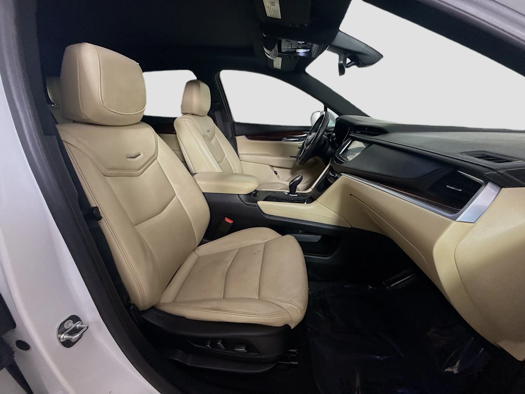 Used 2018 Crystal White Tricoat Cadillac Luxury FWD image 25