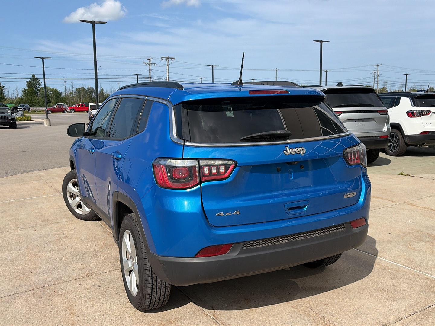 Used 2020 Laser Blue Pearlcoat Jeep Latitude image 3