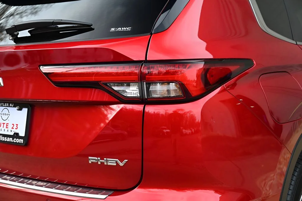 Used 2024 Red Mitsubishi ES image 9