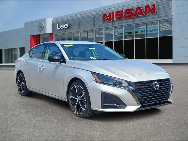 Certified Used 2023 Silver Nissan 2.5 SR image 1