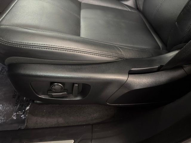 Certified Used 2025 Black Land Rover Dynamic SE image 9