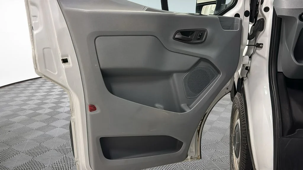 Used 2015 White Ford Base image 15