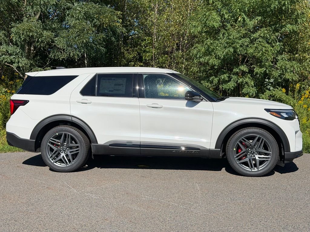New 2027 Star White Metallic Tri-Coat Ford ST image 26