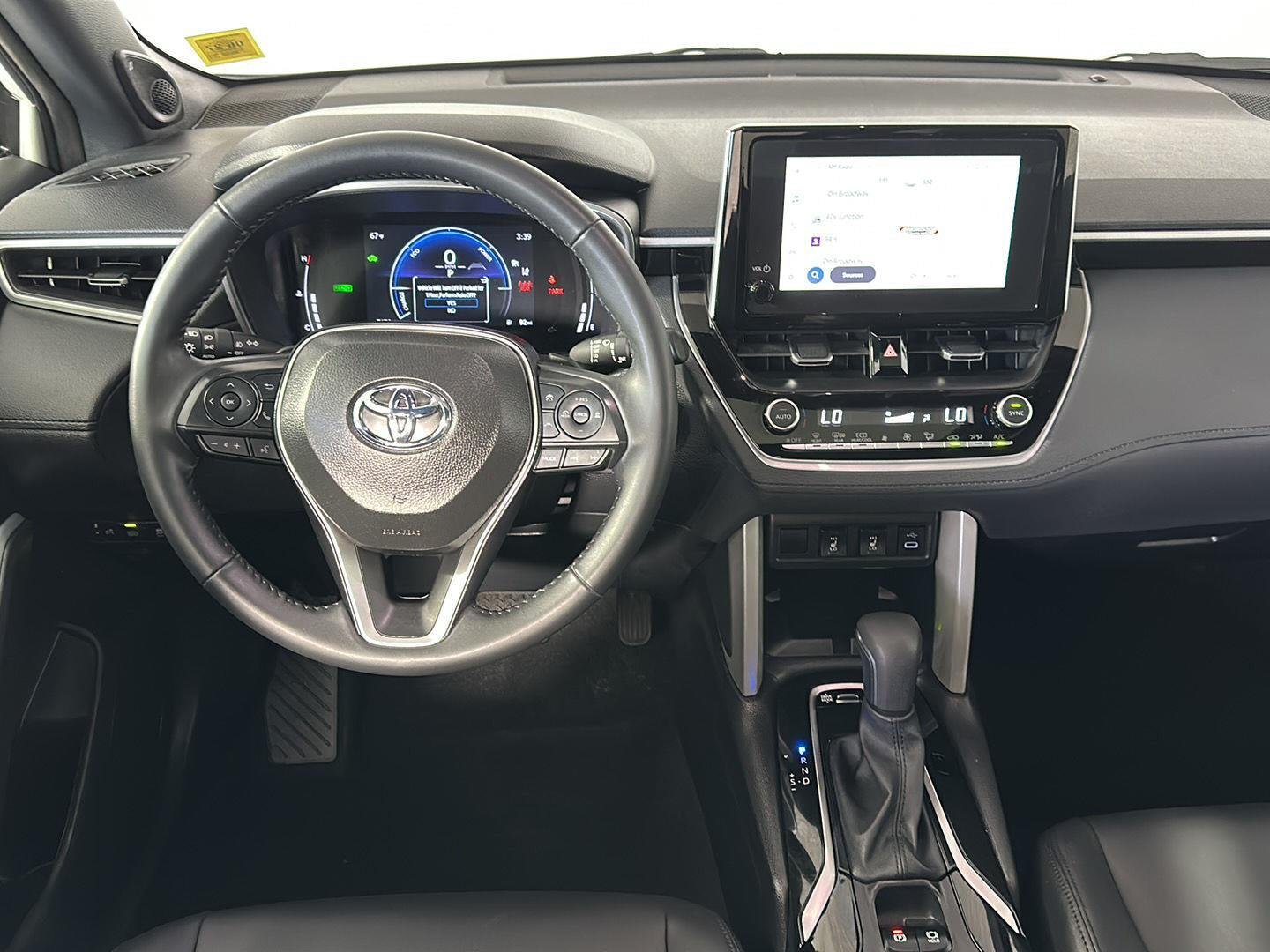 Used 2025 Wind Chill Pearl Toyota XSE image 21
