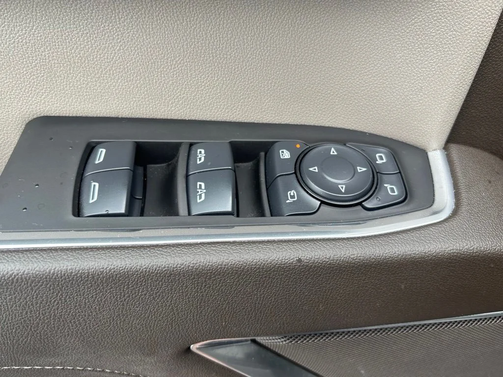 Used 2025 Black GMC SLT image 8