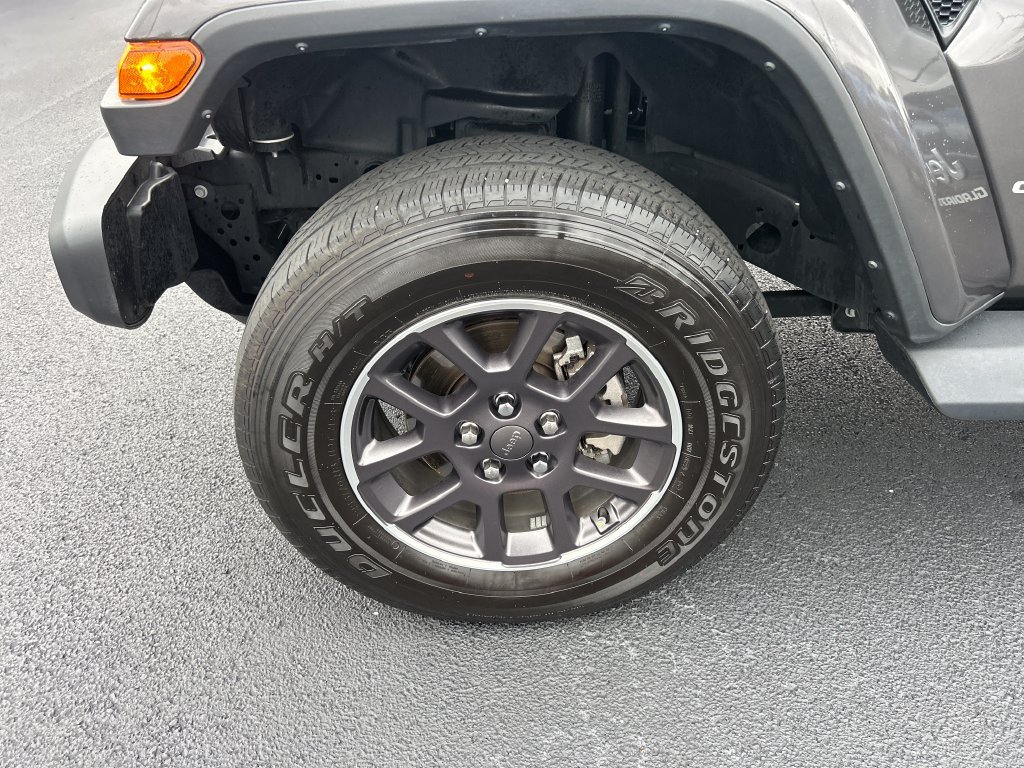 Used 2022 Gray Jeep Overland image 10