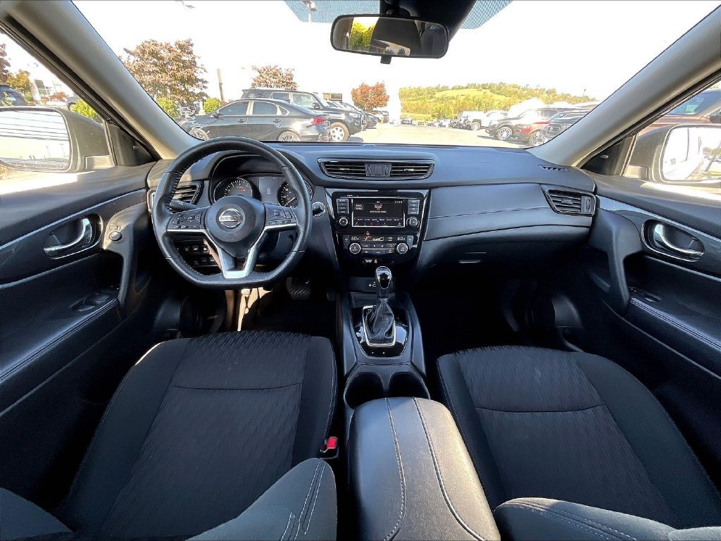 Used 2020 Green Nissan SV image 10