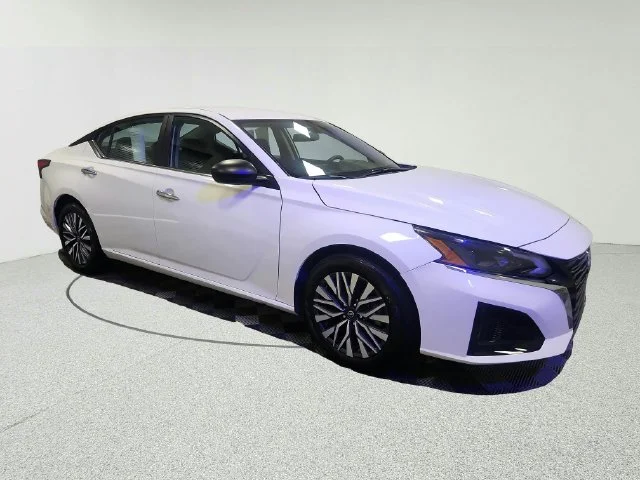 Used 2025 White Nissan 2.5 SV image 25