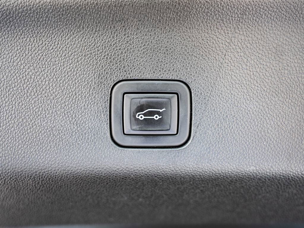 Used 2023 Crystal White Tricoat Cadillac Sport image 23