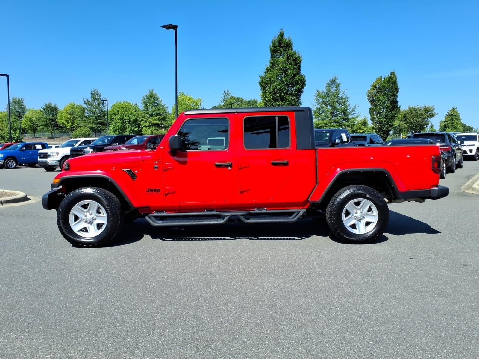 Used 2023 Firecracker Red Clearcoat Jeep Sport S image 3
