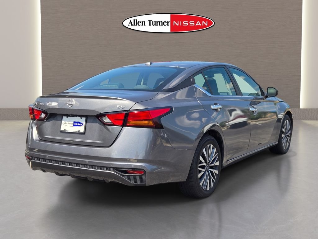 Used 2024 Gray Nissan 2.5 SV image 3