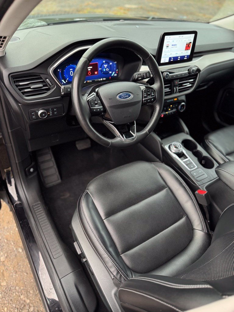 Used 2022 Black Metallic Ford SEL image 30