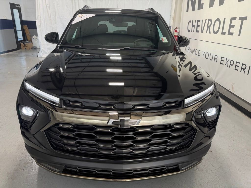 New 2026 Mosaic Black Metallic Chevrolet ACTIV image 35