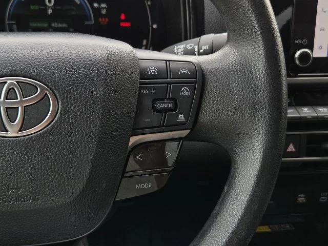 Used 2025 Ice Toyota LE image 20