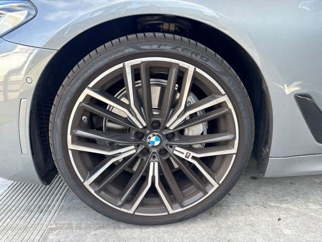 Used 2023 Skyscraper Gray Metallic BMW 540i image 17