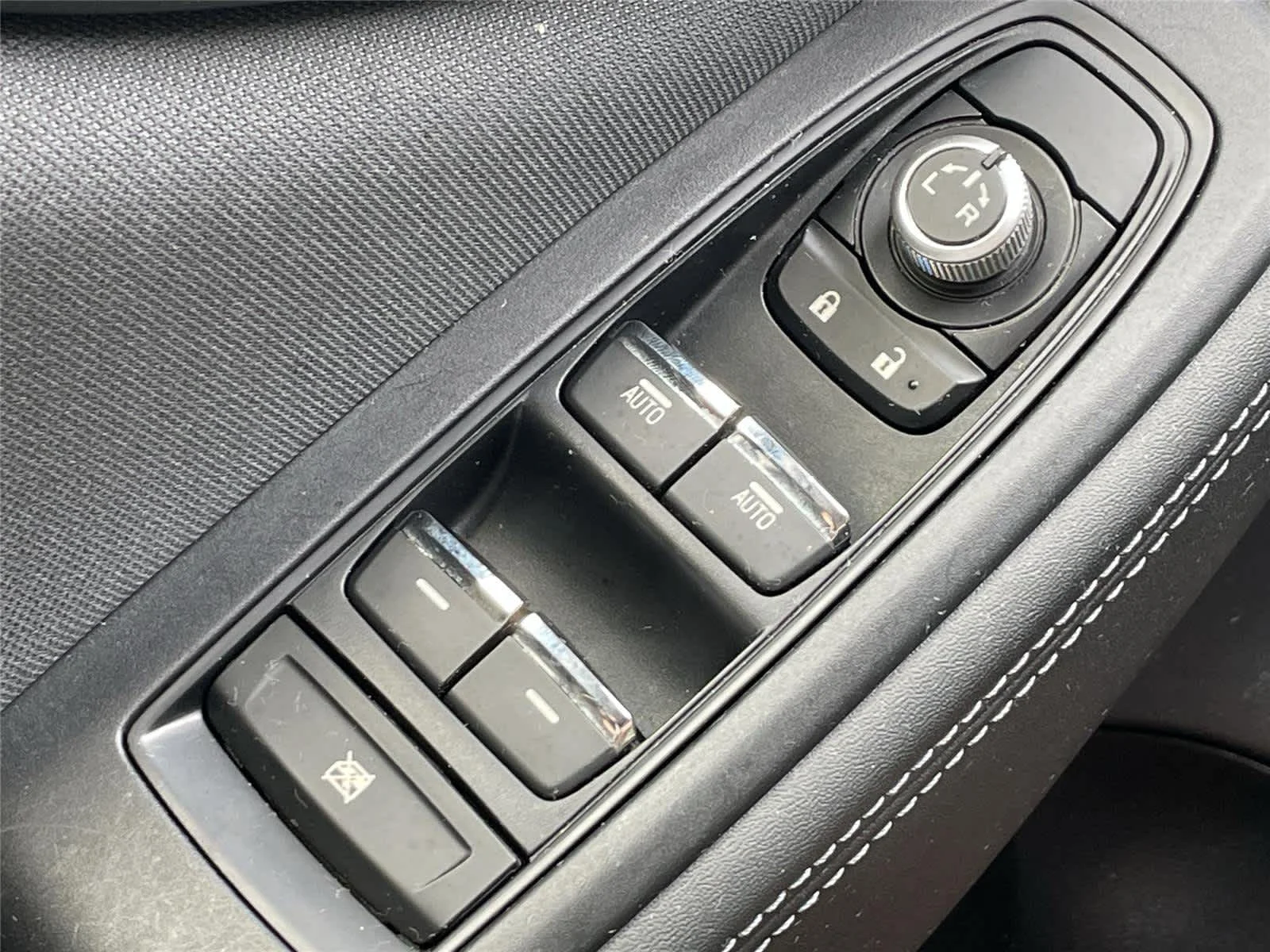 Used 2020 Magnetite Gray Metallic Subaru Premium image 27