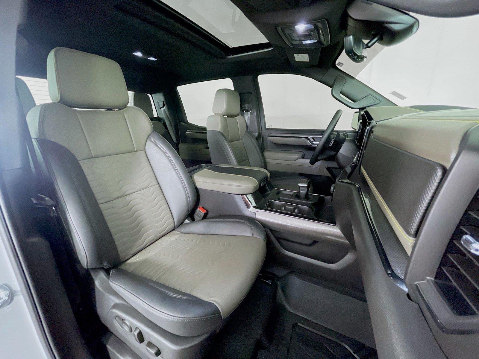 Used 2025 Slate Gray Metallic Chevrolet ZR2 image 31