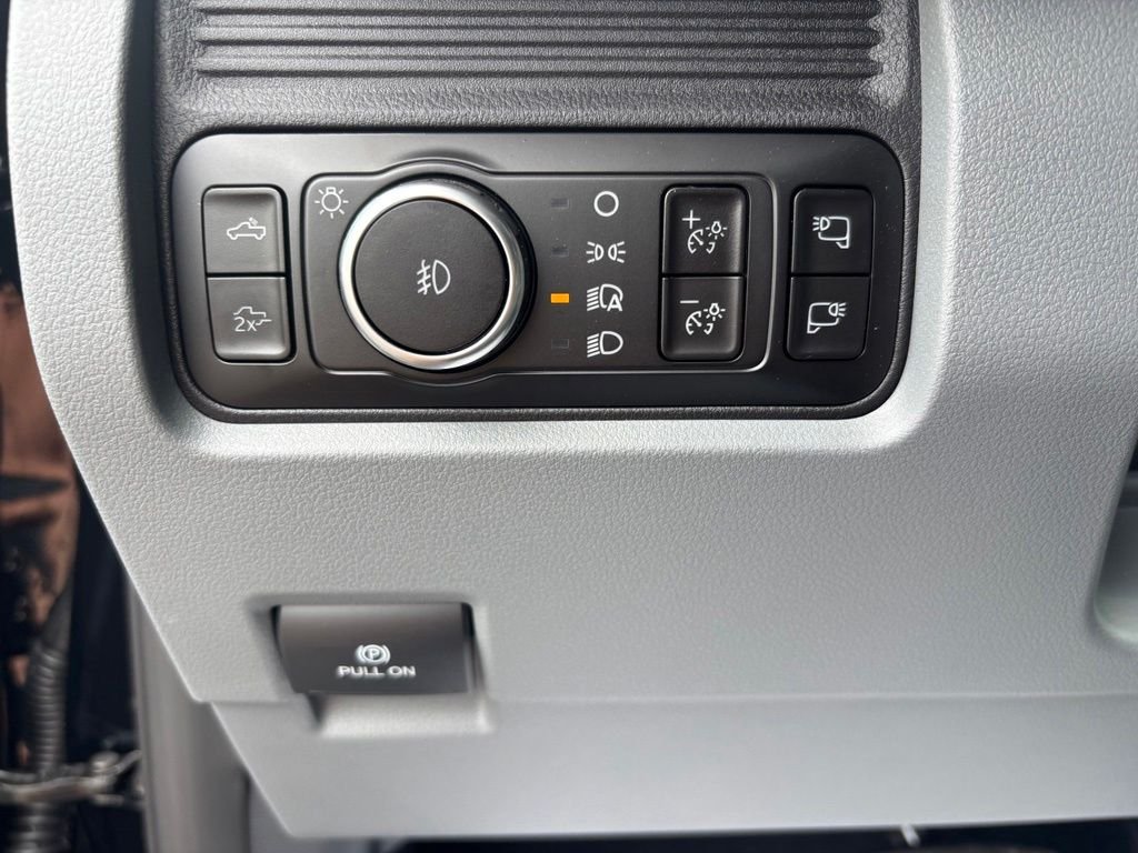 New 2027 Agate Black Metallic Ford F-350® XLT image 15