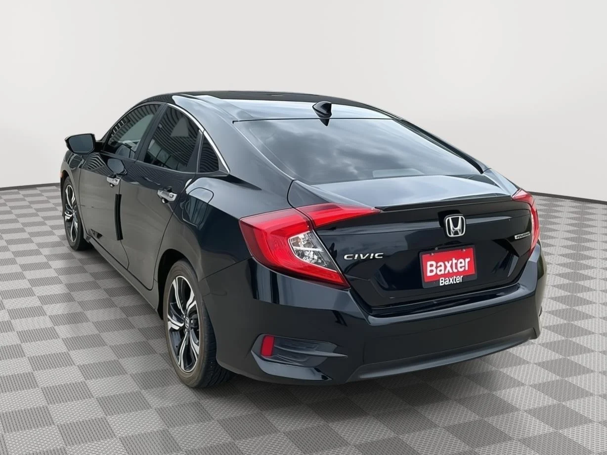 Used 2018  Honda Touring image 5