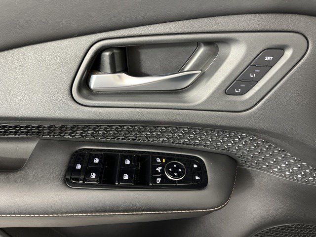 Used 2023 Gun Metallic Nissan ENGAGE image 28