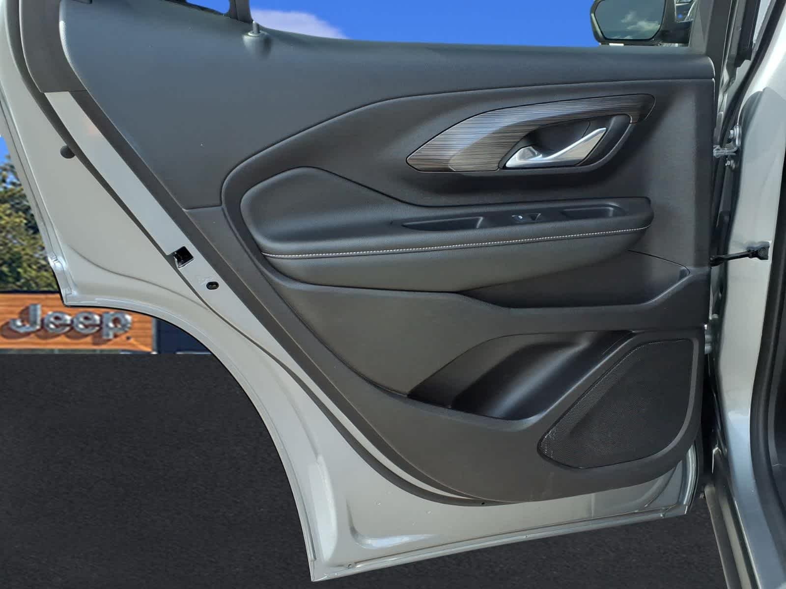 Used 2024 Sterling Metallic GMC SLE image 27