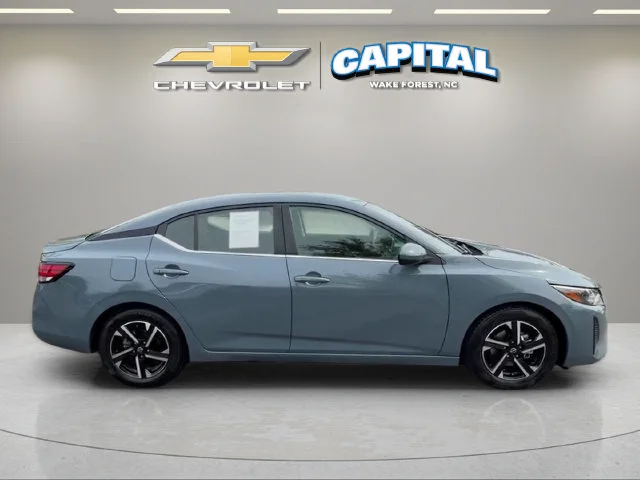 Used 2025  Nissan SV image 7