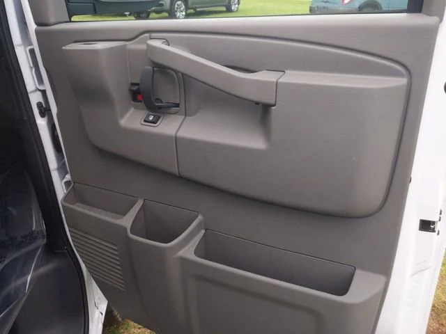 New 2025 Summit White GMC 1WT image 37