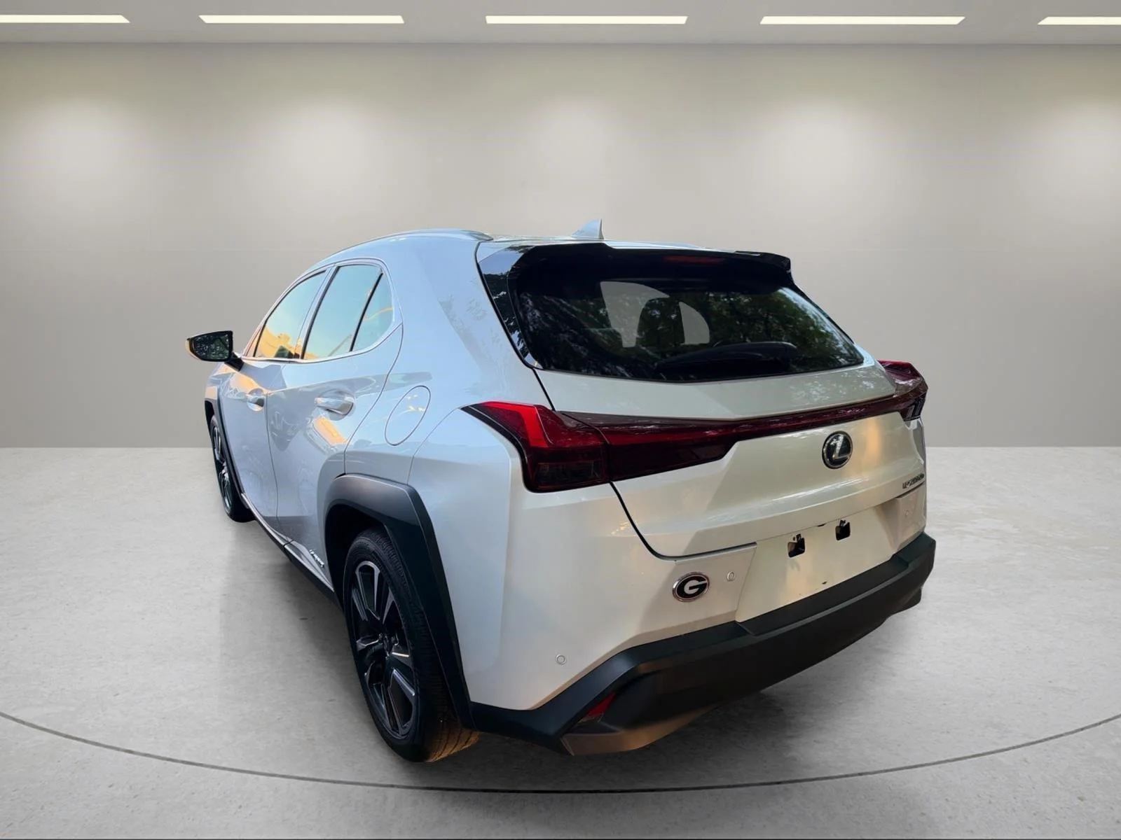 Used 2020 Eminent White Pearl Lexus UX 250h image 18