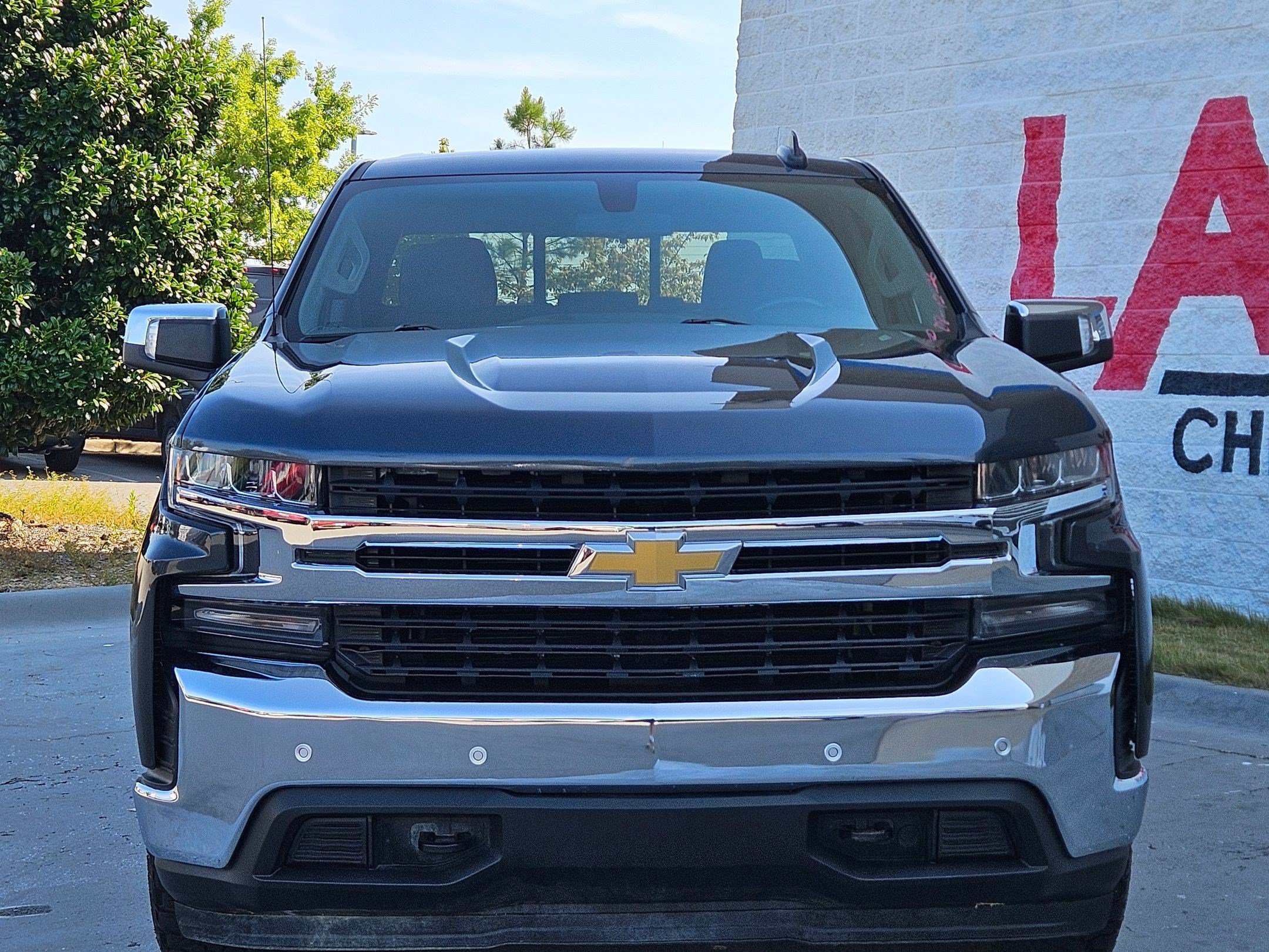Used 2020 Chevrolet Silverado 1500 LT with VIN 3GCUYDED0LG156679 for sale in Little Rock