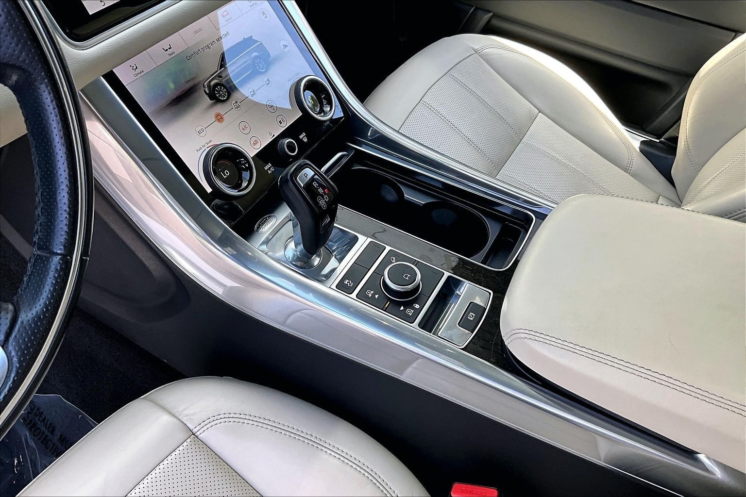 Used 2022 White Land Rover HSE Silver Edition image 17