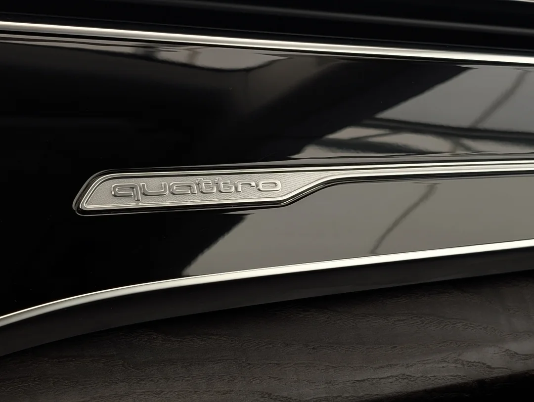 Used 2019  Audi Technik - S-Line - Leather - Sunroof - HUD - Healed/Ventilated Seats image 25