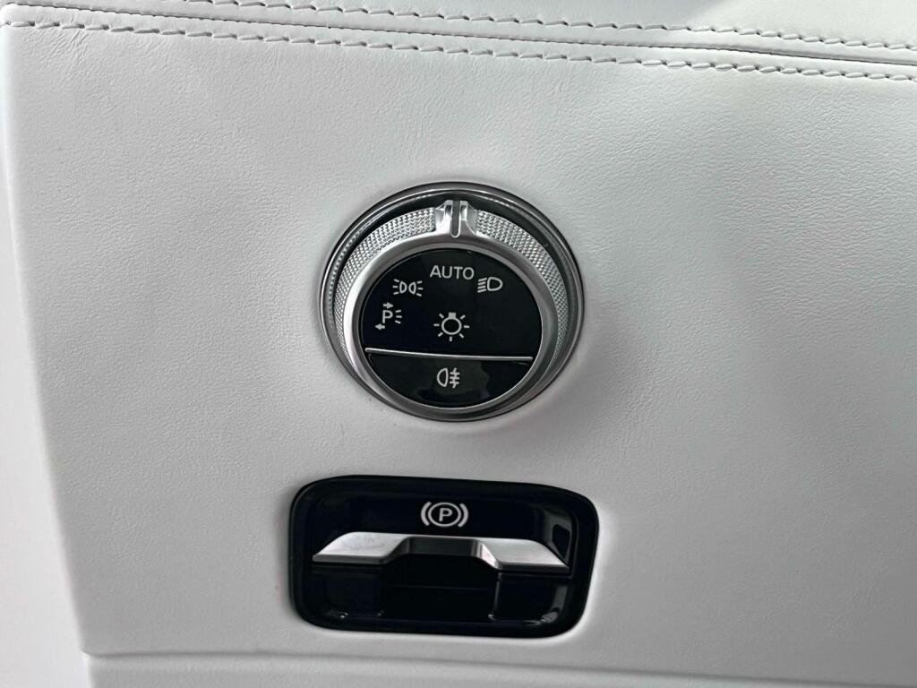 New 2026 MANUFAKTUR Garnet Red Metallic (Red Ambiance) Mercedes-Benz Maybach SL 680 Monogram Series image 33