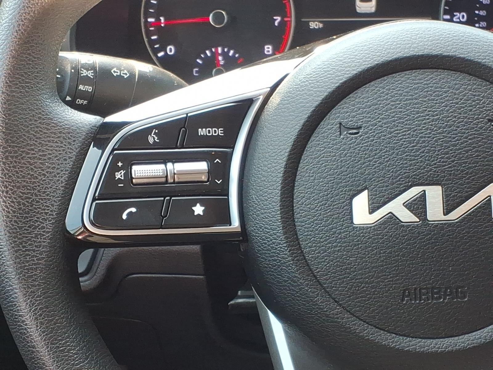 2023 Kia Forte LXS - Photo 14